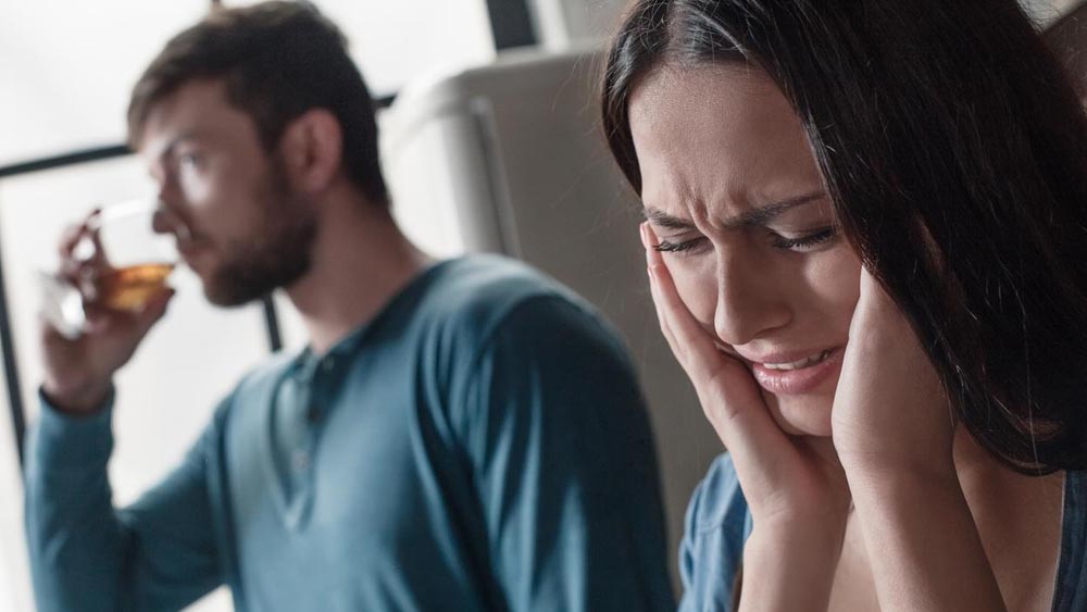 ¿Cómo saber si mi novio consume drogas?