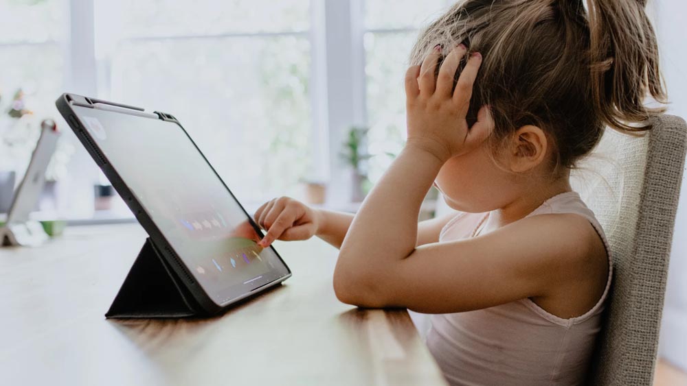 ¿Cómo vigilar a mi hijo en internet?