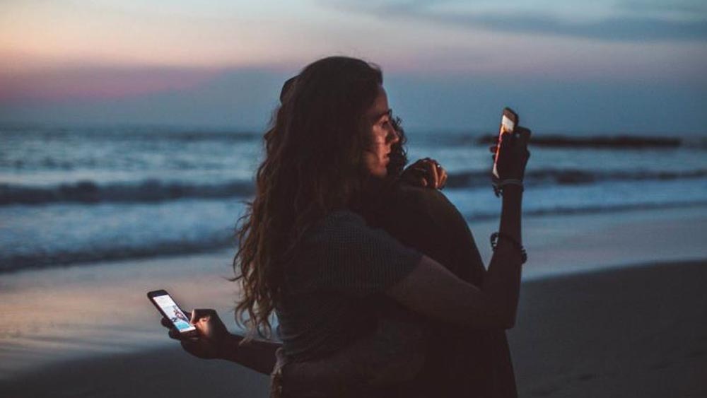 ¿Cómo vigilar el celular de tu pareja?