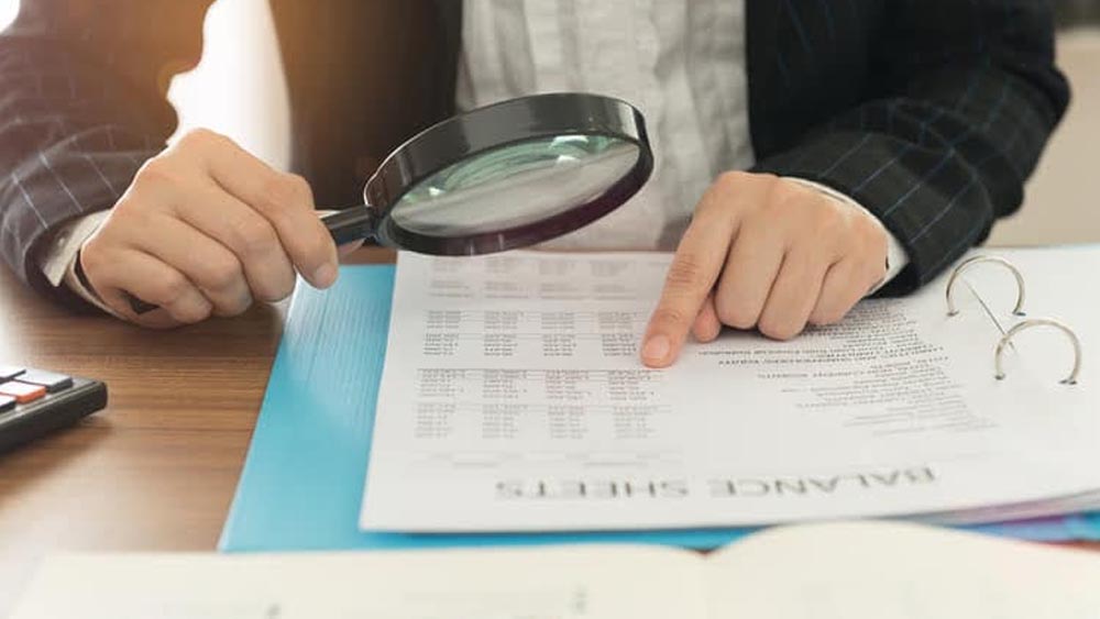 Métodos que usan los detectives privados para encontrar tu árbol genealógico